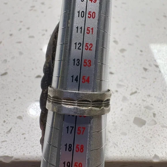 Elegant Sterling Silver Floral Ring - Picture 5 of 7